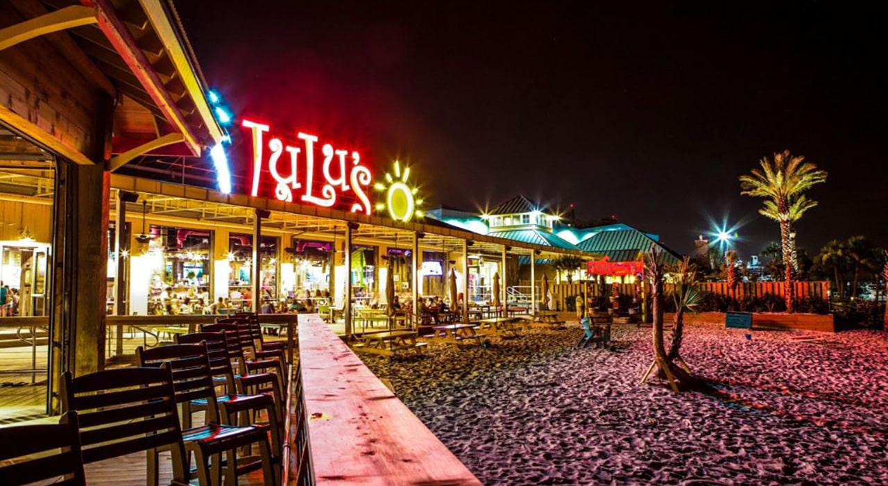 LuLu's at Night